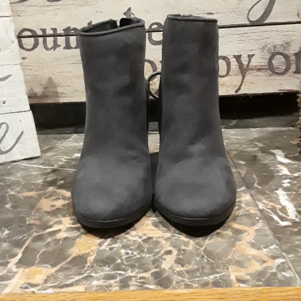 BOOTIES